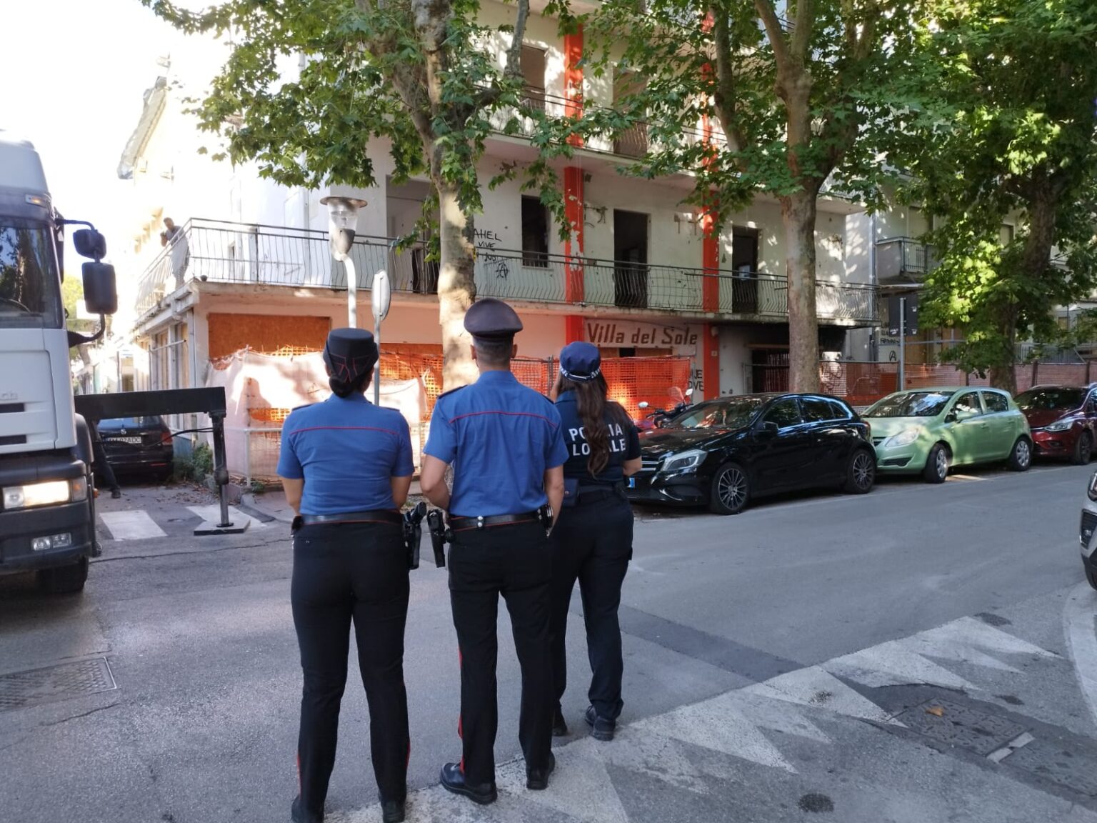 Rimini, blitz delle autorità: minimarket chiusi per degrado e sanzioni per alcol ai minori