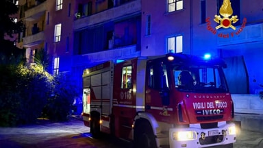 Riccione, rogo in un alloggio per dipendenti: nessun ferito