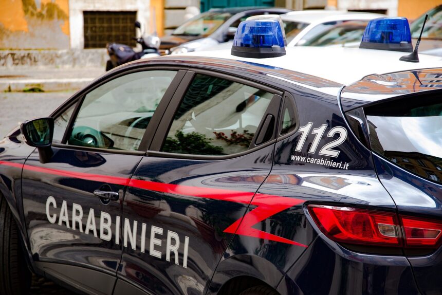 Proteste a catena per i salari negati: il 24enne di Rimini scala un ponteggio nel Ravennate
