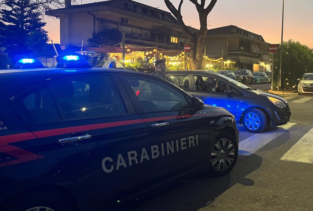 Blitz antidroga a Cattolica: 25enne nascondeva cocaina tra scarpe e zaini