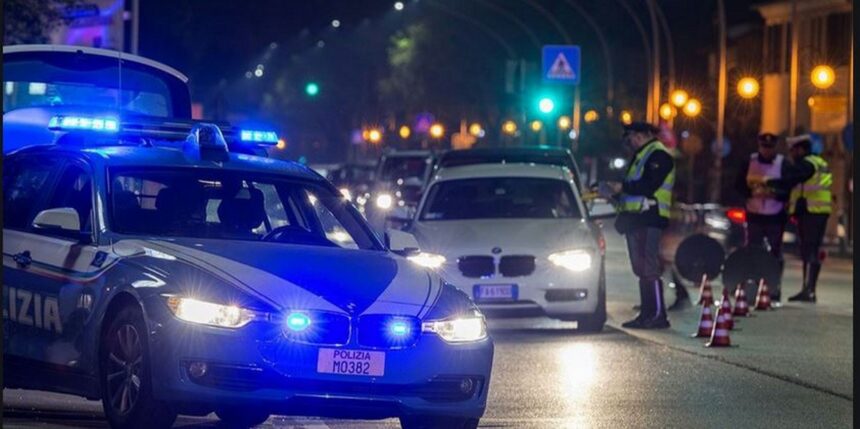 Rapina a Marina Centro: chiede indicazioni stradali e colpisce un passante con un pugno