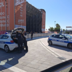 Riccione: Tuffo in mare per sfuggire all’arresto dopo furto e resistenza
