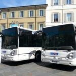 Novafeltria, pullman senza conducente finisce la corsa contro un vecchio serbatoio