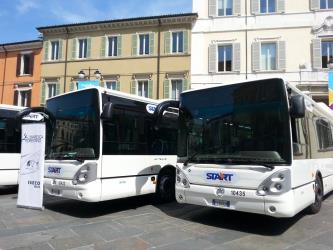 Novafeltria, pullman senza conducente finisce la corsa contro un vecchio serbatoio