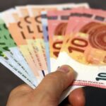 Condanna a Riccione: Aggressione per Debito Conteso, Nove Mesi a Due Imputati