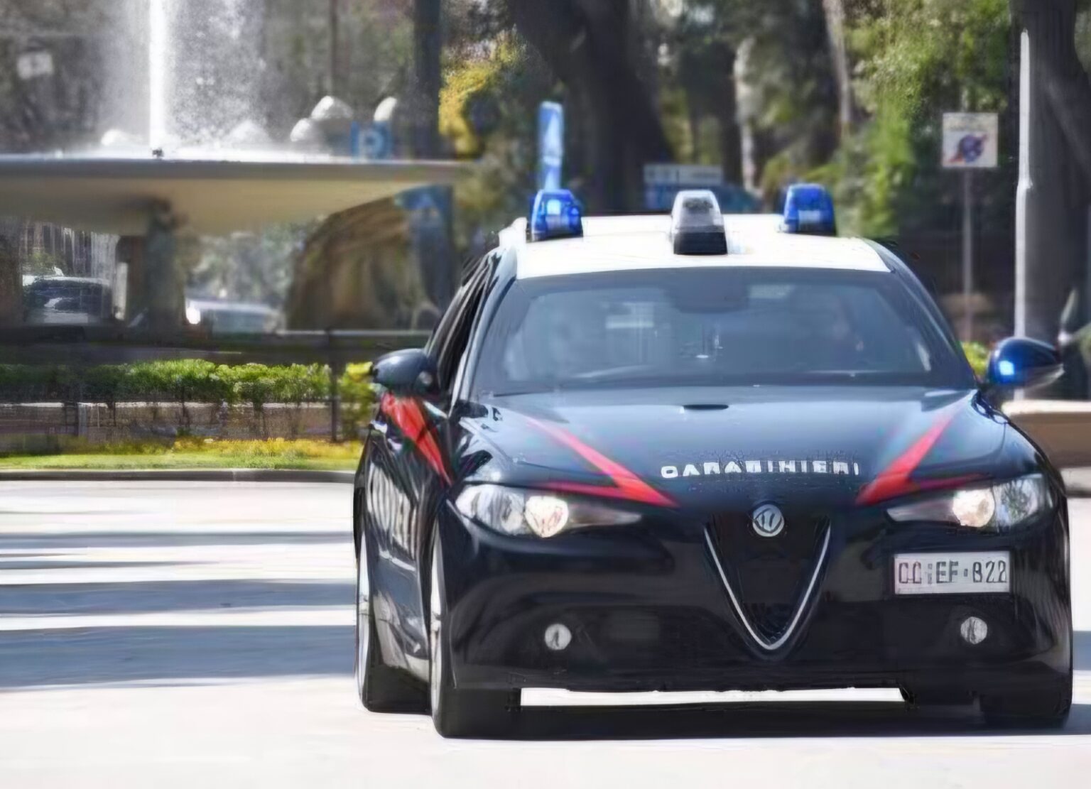 Aggressione a Rimini: Titolare di minimarket ferito da 17enni durante tentata rapina