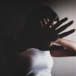 Violenze domestiche nel Riminese: uomo a giudizio per percosse e minacce