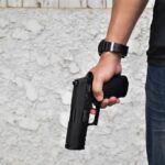 Rimini, crea il panico armato di una pistola finta: denunciato 38enne