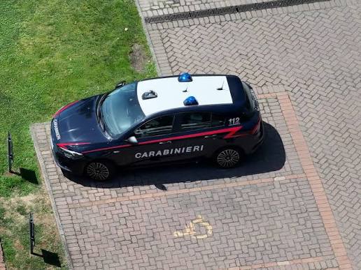 Rimini: scarcerata dopo l’arresto, aggredisce un commerciante per un furto