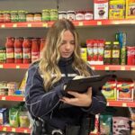 Riccione, stretta sui minimarket: alcol ai minori e sequestri di merce falsa