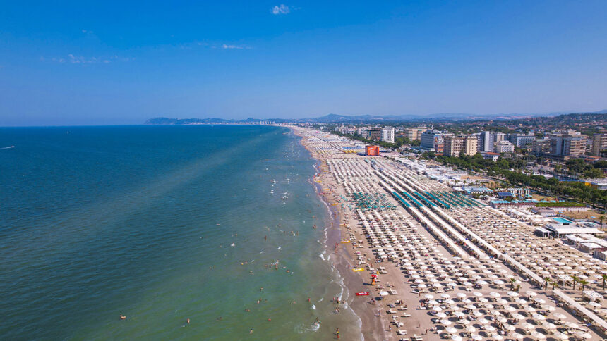 Riccione, turista settantanovenne stroncato da un malore in mare