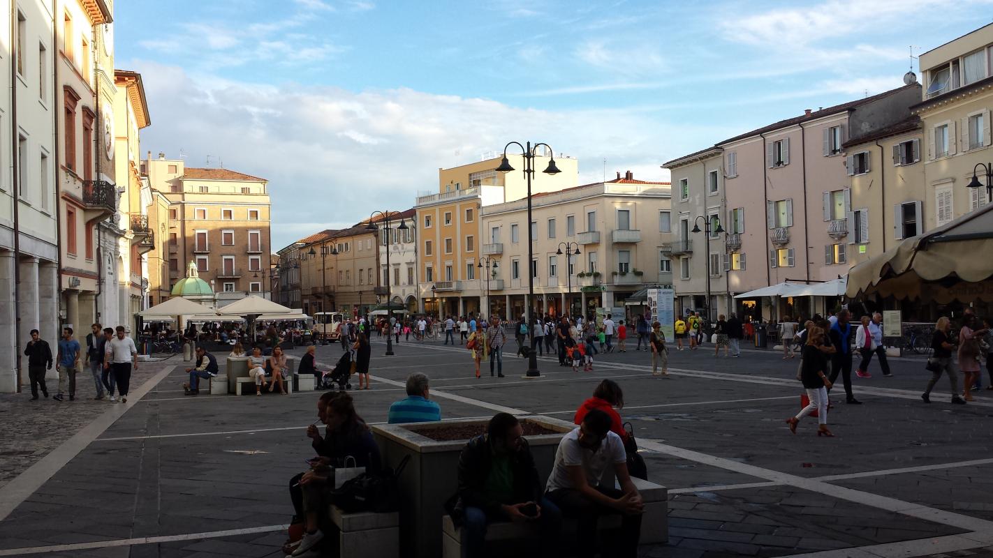 Crisi Commercio a Rimini: Zanzini Chiede Parcheggi Gratuiti e Regole per Rilanciare il Centro