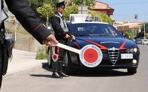 Cocaina nel doppio fondo: arrestato 52enne dopo i sospetti dei residenti
