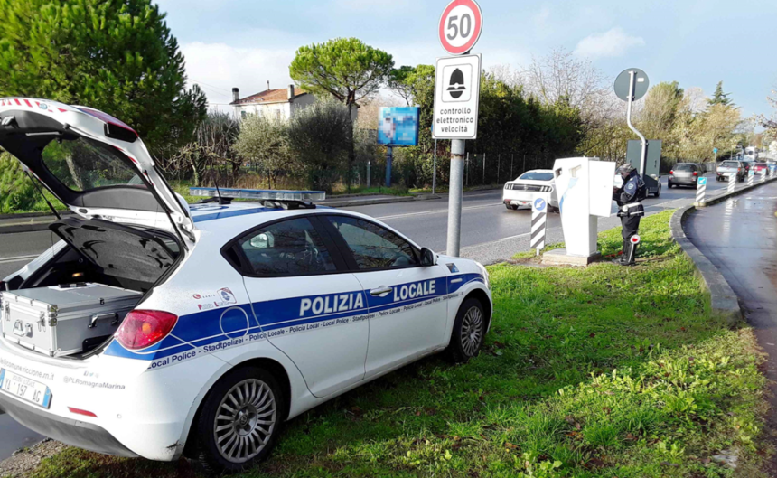 Shock anafilattico in sella: 60enne perde il controllo dello scooter a Riccione