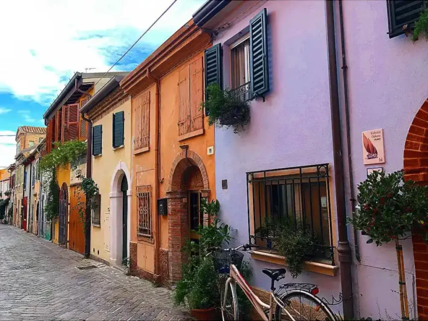 Caos in Borgo San Giuliano: utilitaria travolge pedoni e auto in sosta