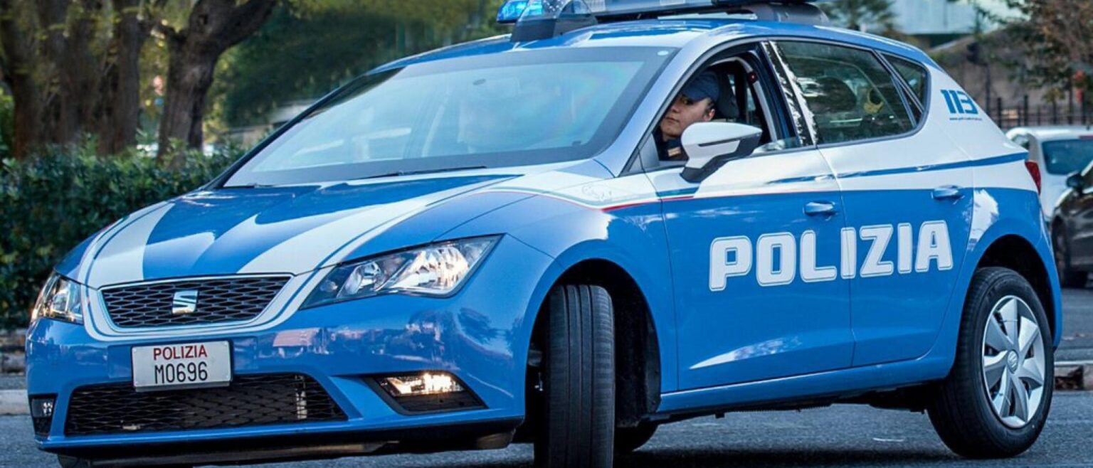 Violenza nei box di Marina Centro: padre e figlio aggrediti, finisce in manette un giovane