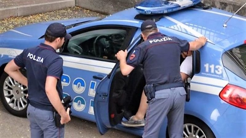 Vacanza interrotta: latitante ricercato per ricettazione finisce in manette a Rimini