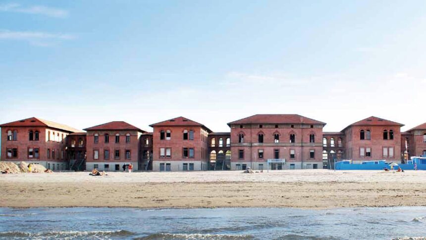 Rimini: blitz tra le ex colonie, fioccano denunce e provvedimenti di espulsione