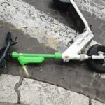Dramma sul lungomare, giovane finisce contro due pali in monopattino: è grave