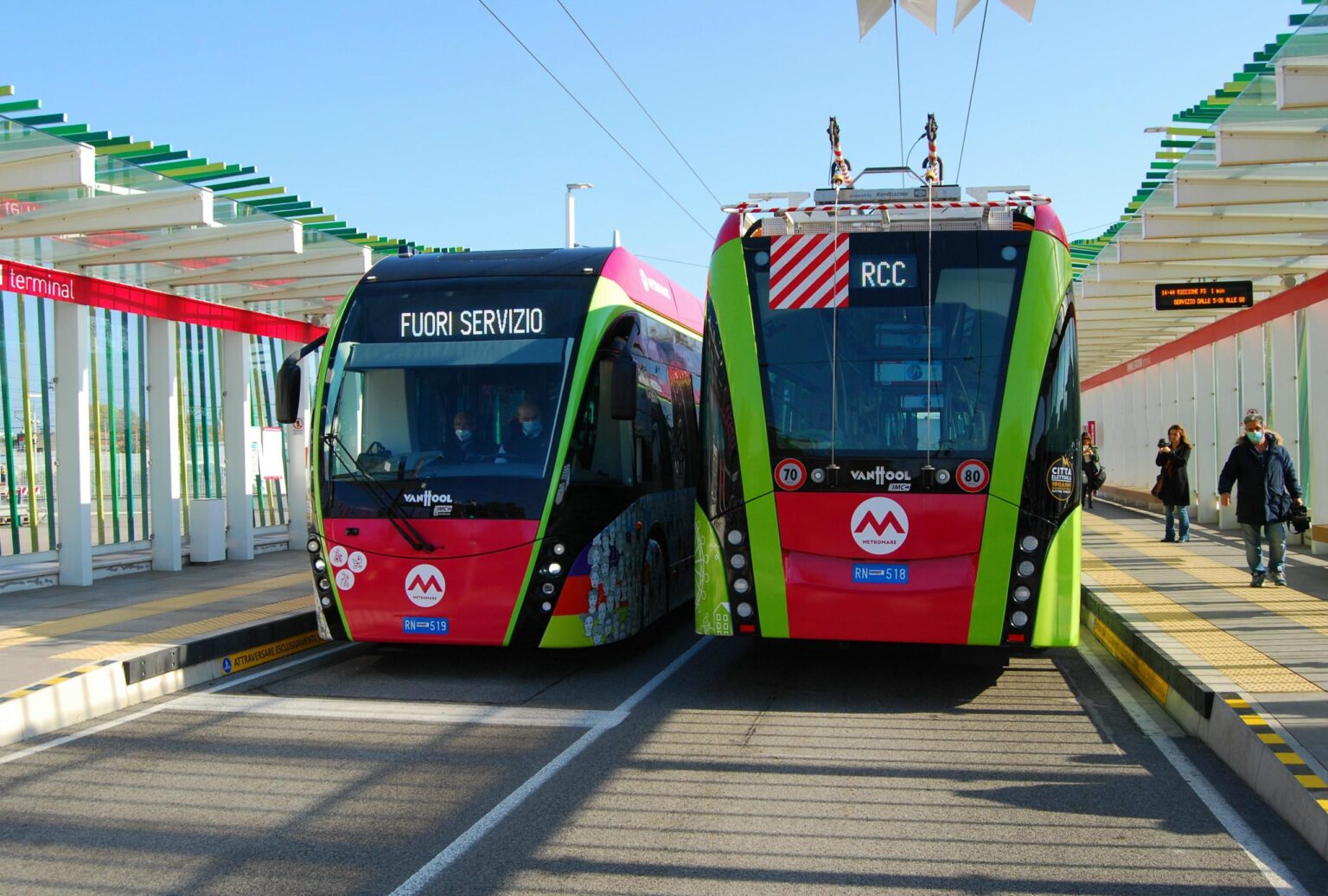 Metromare sotto la lente: 54 multe in una sera, blitz anche contro i monopattini