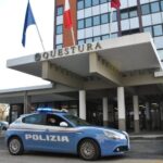 Rimini, violenza fuori dalla Questura: poliziotto ferito da un 26enne