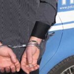 Metromare, insegue e aggredisce gli agenti: scatta l’arresto per un giovane straniero