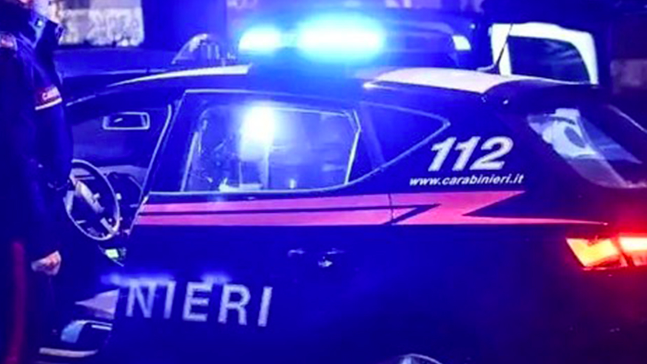 Violenta lite notturna a Marina Centro: 24enne ferito da un coccio di bottiglia