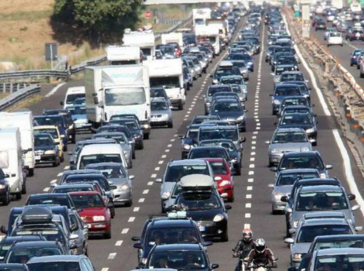Esodo di ritorno: traffico in tilt sull’A14 e viabilità paralizzata verso Rimini