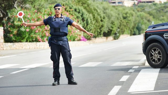 Cocaina sotto il volante: scovato il nascondiglio del corriere a Riccione