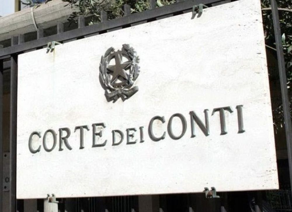 Comune di San Giovanni: dipendente condannato al risarcimento dopo gli atti osceni in ufficio