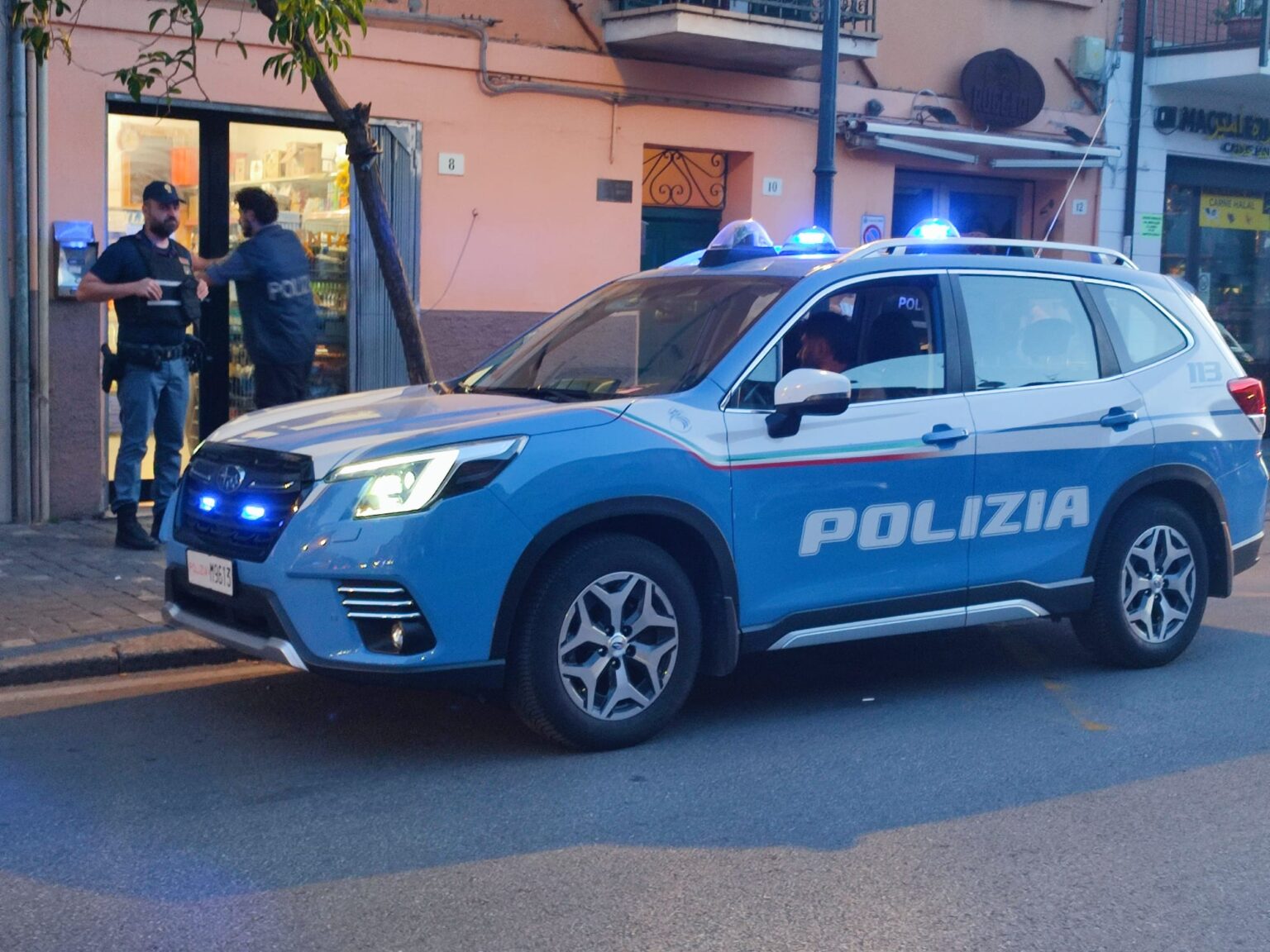 Miramare, sventa la rapina alla moglie ma finisce al pronto soccorso