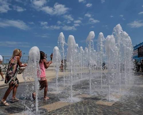 Meteo, l’ondata di calore avvolge Rimini: scatta l’allerta