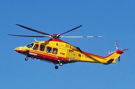 Schianto sulla Marecchiese: ciclista e motociclista coinvolti, elisoccorso in azione