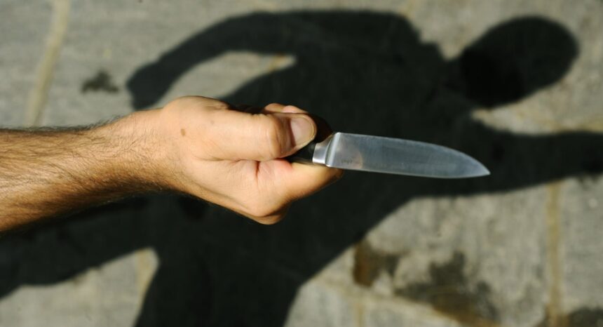 Rimini: coltelli in pugno per un pacchetto di sigarette, blitz dei Carabinieri