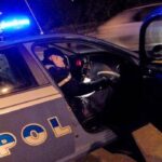 Caccia al corriere fantasma: abbandona il furgone dopo un incidente