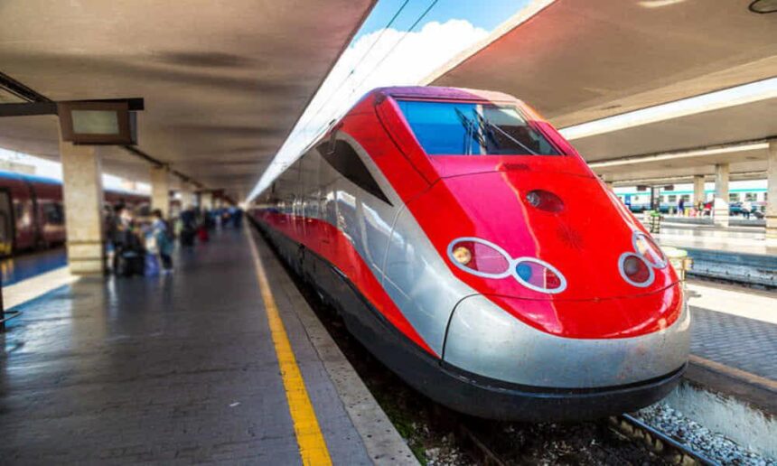 Dramma in stazione a Rimini: uomo travolto da un Frecciarossa