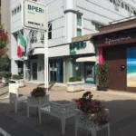 Riccione, assalto alla Bper: banditi in tuta da imbianchino svaligiano l’istituto