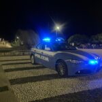 Torre Pedrera: aggredisce bagnino e cittadini per scappare col bottino, scatta l’arresto