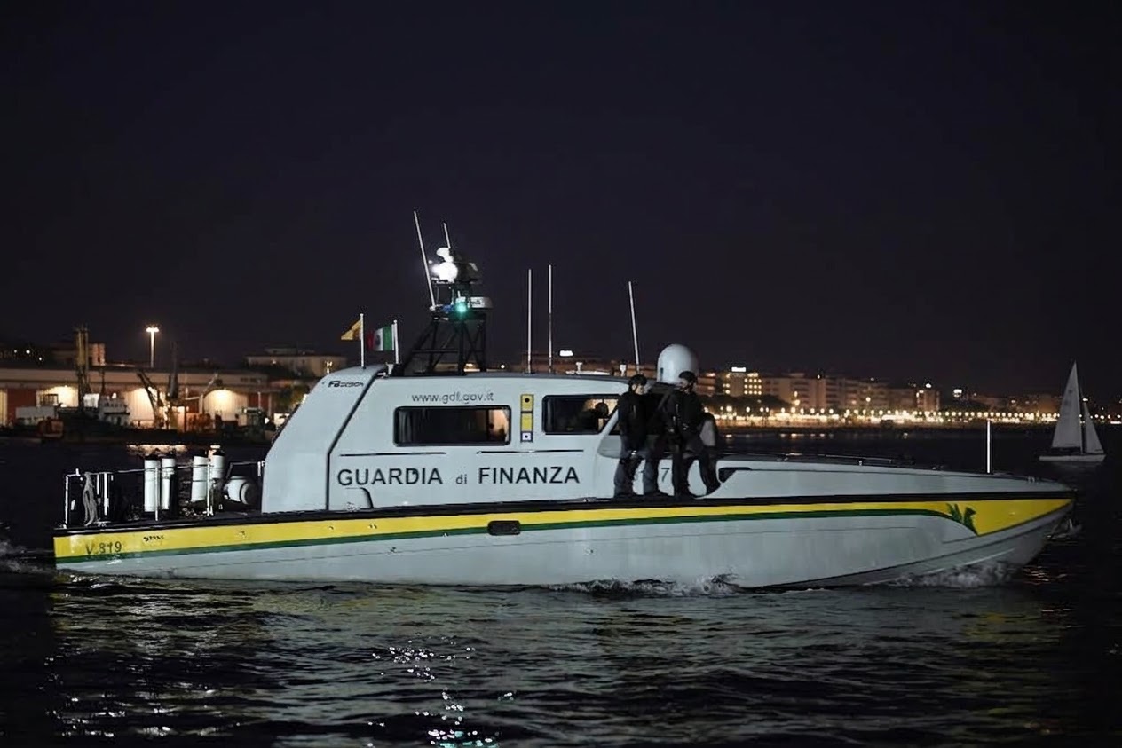 Notte brava in mare: sanzione record e stop alla patente nautica per un conducente alticcio