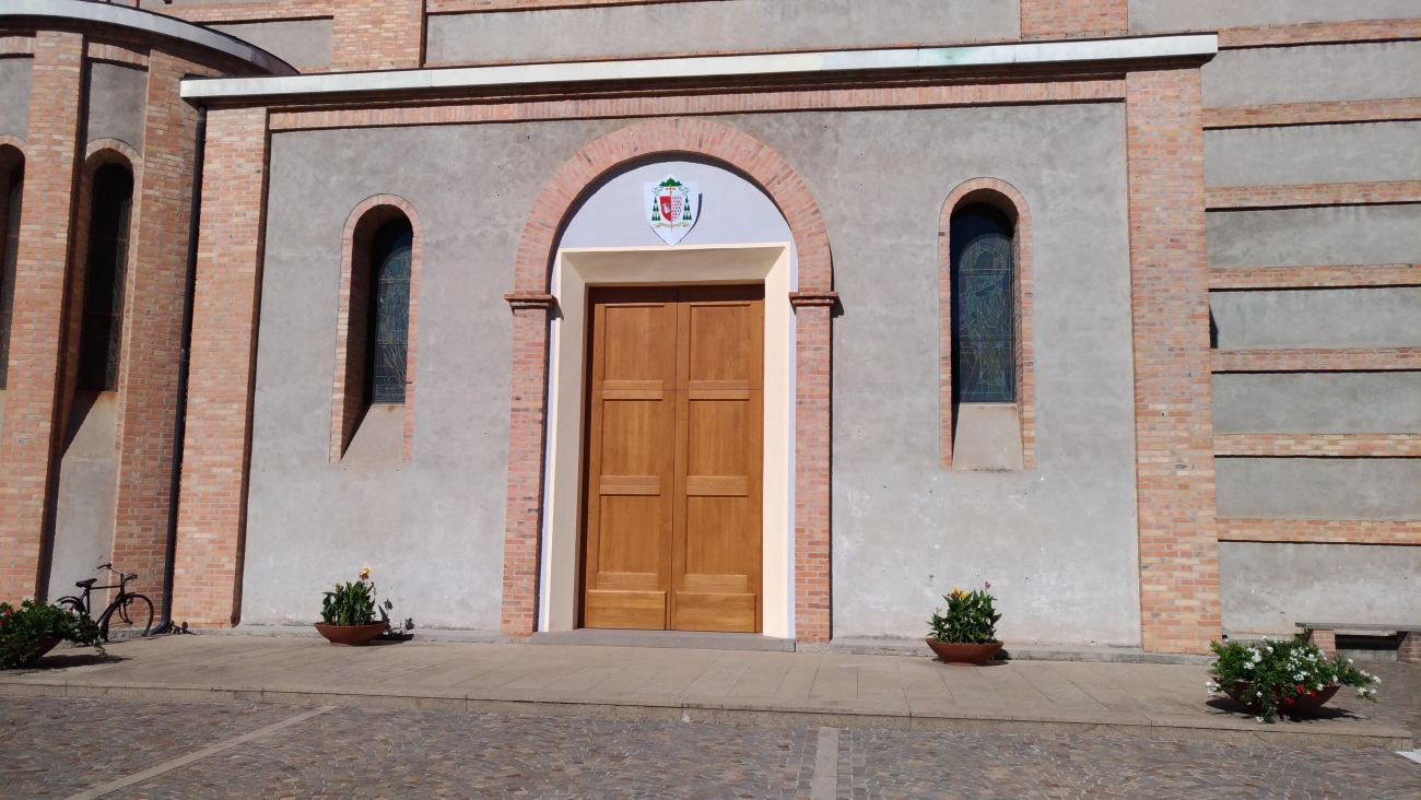 Colpito dal portone della chiesa: condannata la parrocchia nel Riminese