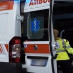 Dramma in via Pascoli: ciclista travolta da un mezzo pesante in manovra