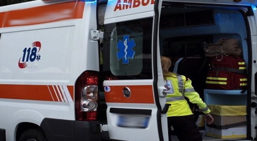 Dramma in via Pascoli: ciclista travolta da un mezzo pesante in manovra
