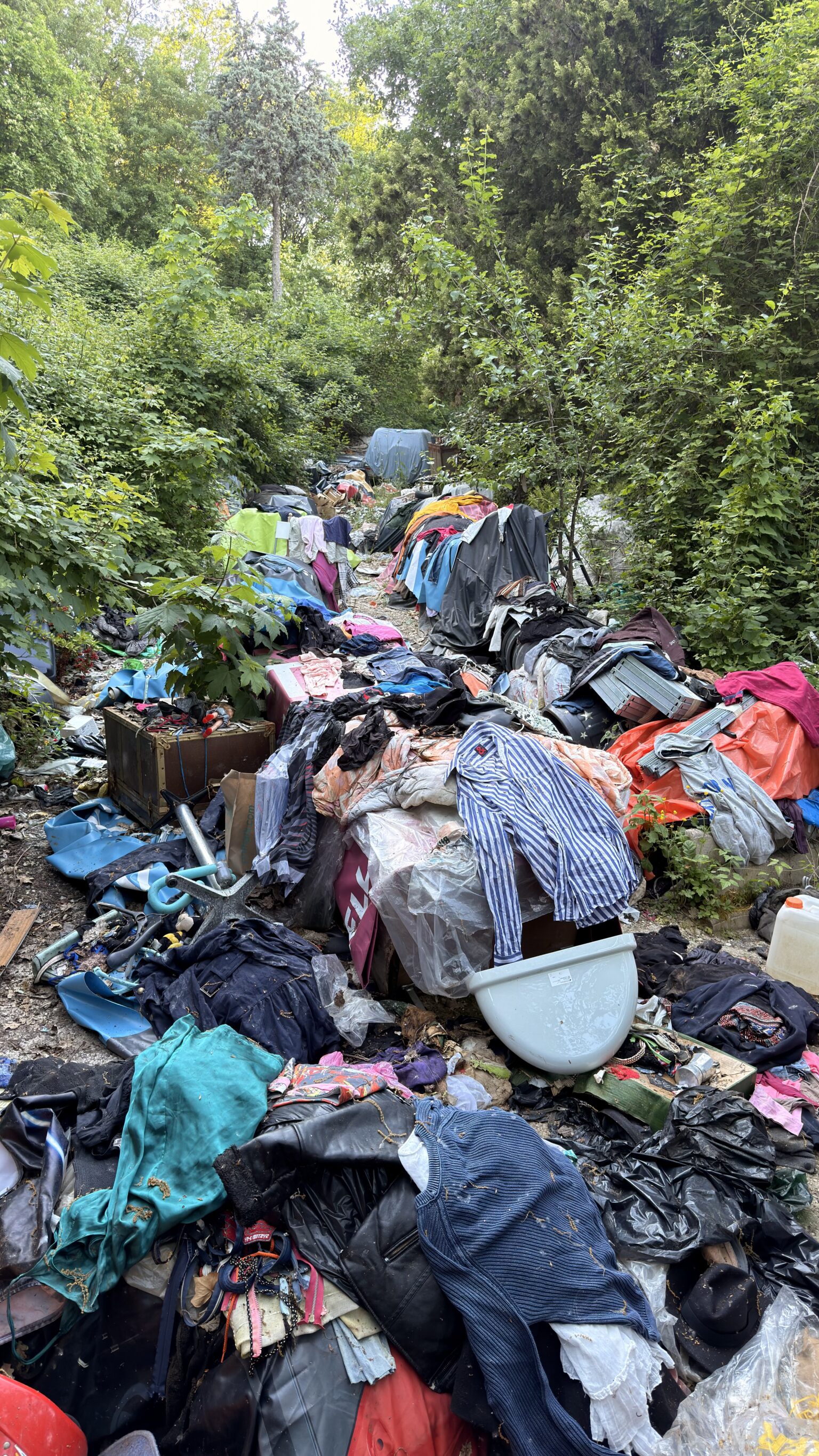 Discarica abusiva a Montefiore Conca: l’ordinanza del 2025 è scaduta, ma i rifiuti e il Comune restano immobili