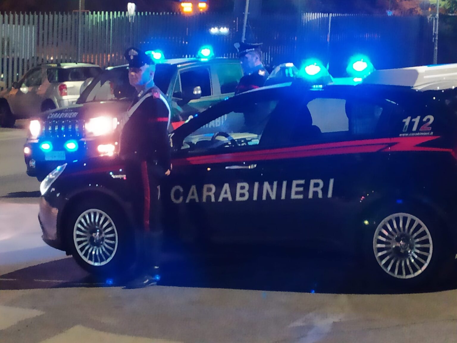 Rimini, violento blitz sul lungomare: 27enne in manette dopo aver aggredito i militari