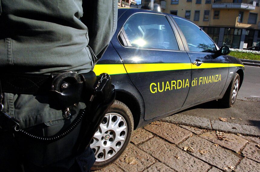 Spionaggio ai danni di un generale della Finanza: cade l’accusa principale per il 54enne riminese