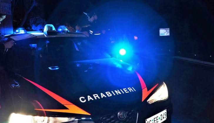 Riccione: tenta di investire i Carabinieri dopo una notte di razzie