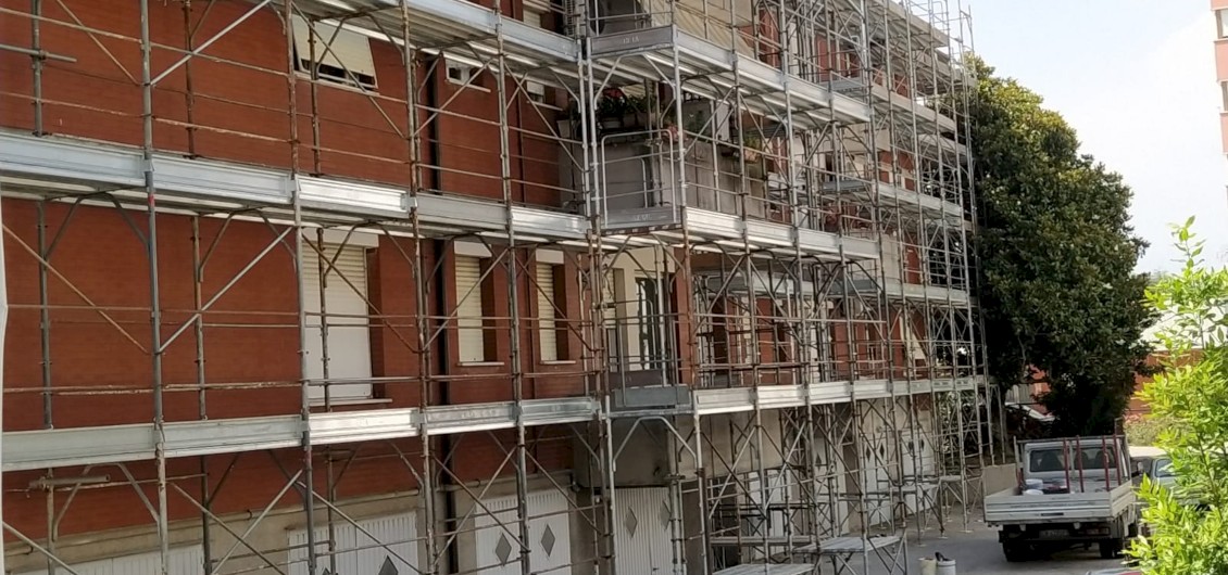 Cantiere di Rivabella sotto inchiesta: sequestrato il ponteggio dopo il volo mortale