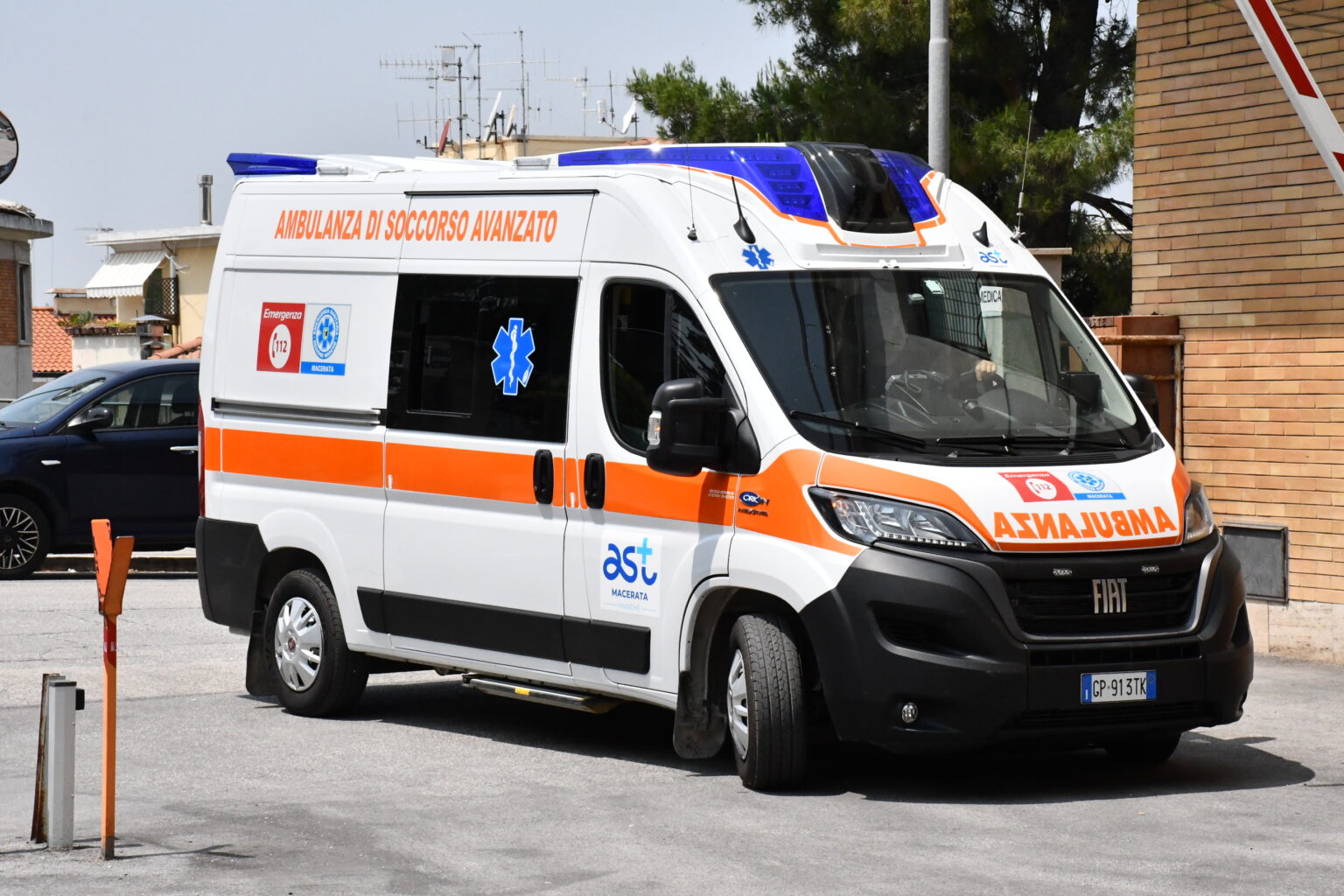 Impatto tra Panda e Vespa sulla Statale Adriatica: ferita una giovane