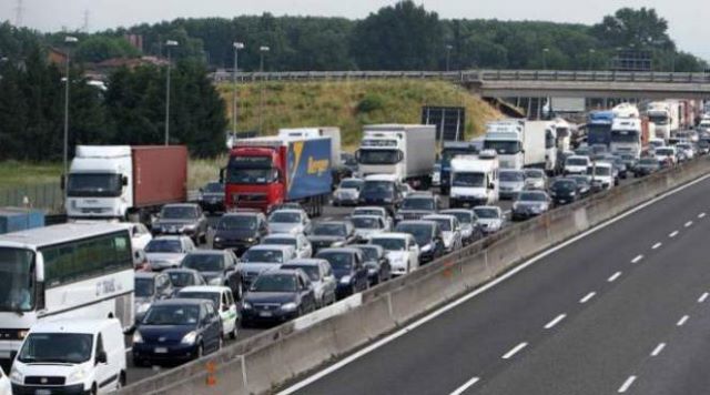 A14 nel caos: tre auto a collisione paralizzano il traffico verso sud