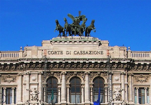 Perseguitava l’ex: 25enne finisce in carcere dopo la condanna definitiva